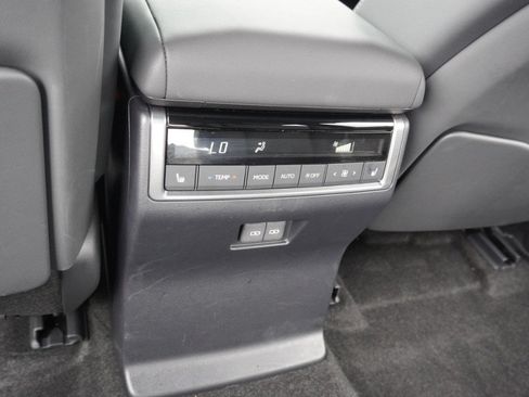 Used 2024 Lexus GX 550 AWD/4WD image 35