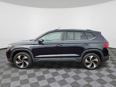 Used 2023 Volkswagen Taos SE w/ Panoramic Sunroof Package image 5