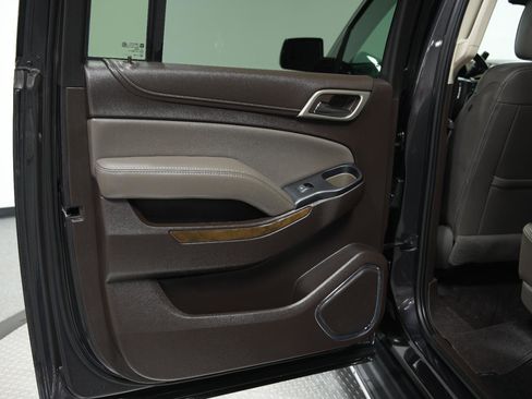 Used 2018 GMC Yukon XL Denali image 17