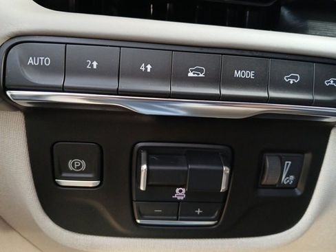 Used 2021 Cadillac Escalade Premium Luxury Platinum image 36