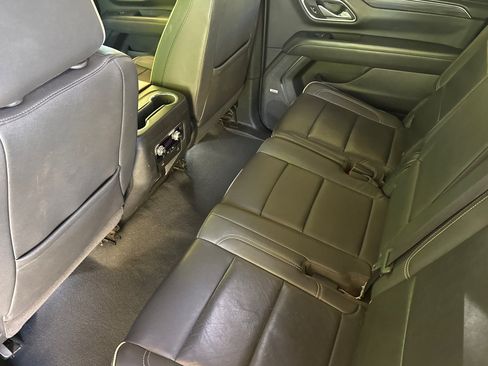 Used 2023 GMC Yukon XL SLT AWD/4WD image 15
