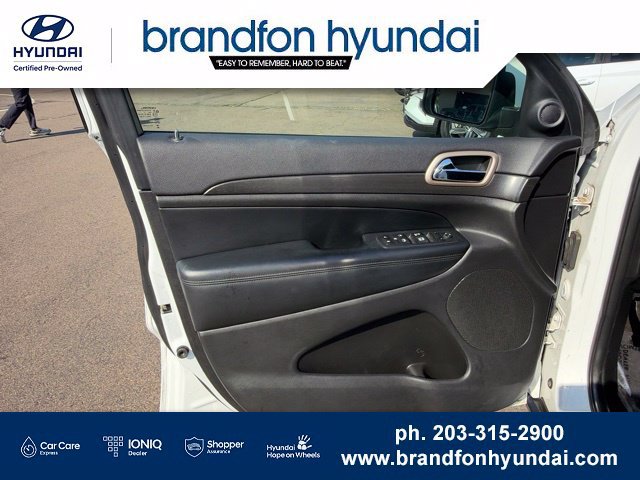 Used 2017 Jeep Grand Cherokee Laredo w/ Quick Order Package 23E AWD/4WD image 11