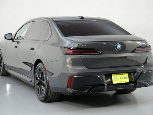 Used 2023 BMW i7 xDrive60 image 61