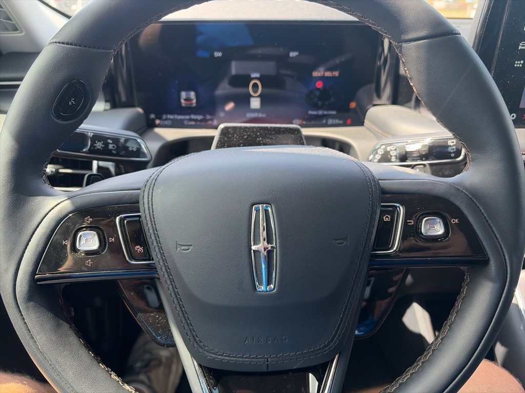 Used 2026 Lincoln Aviator AWD image 21