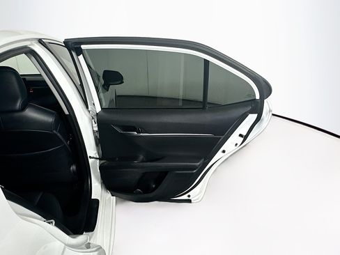 Used 2021 Toyota Camry SE FWD image 28