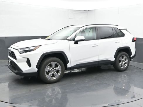 Used 2025 Toyota RAV4 XLE image 8
