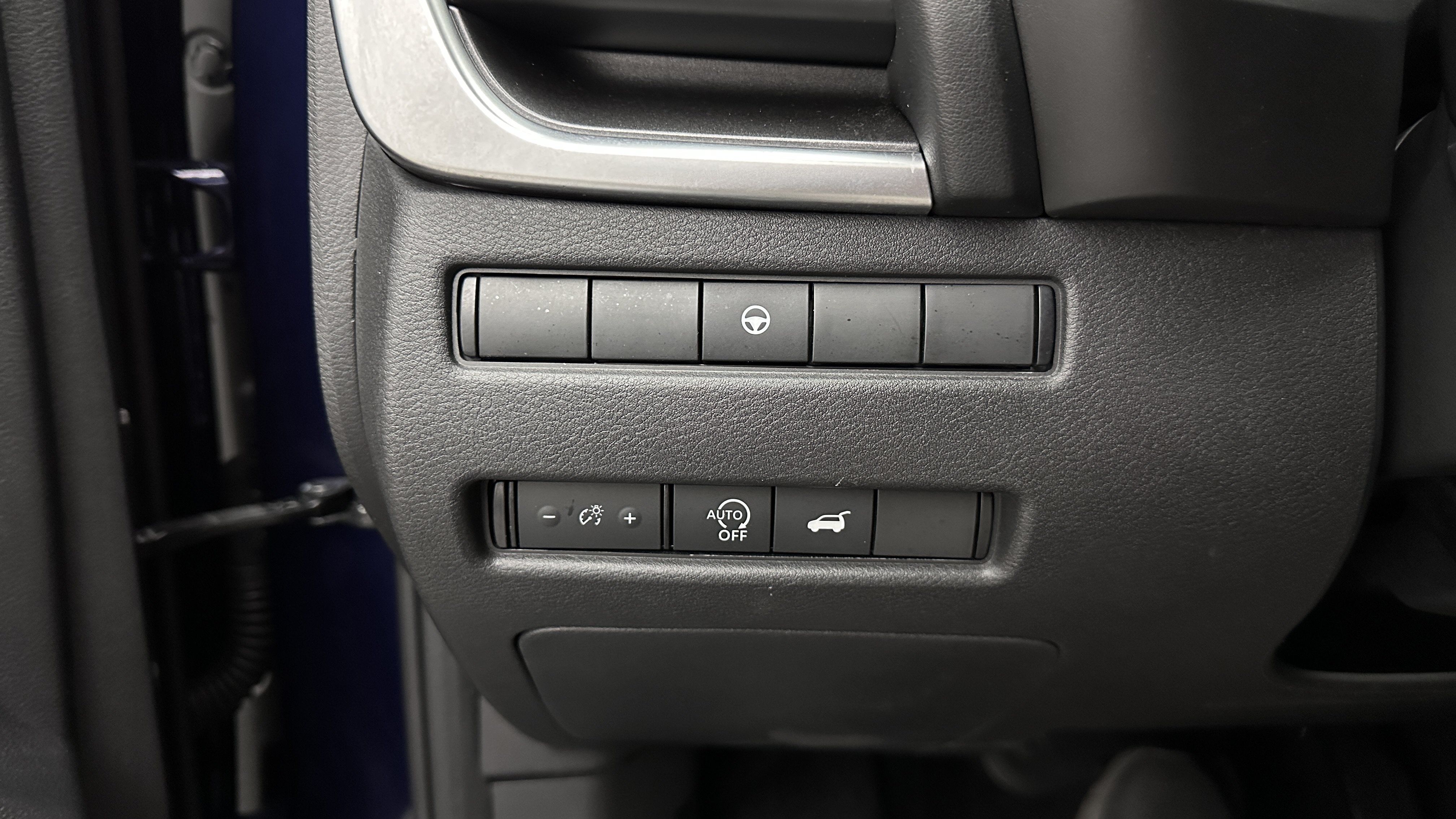 Used 2025 Nissan Rogue SV AWD/4WD image 22