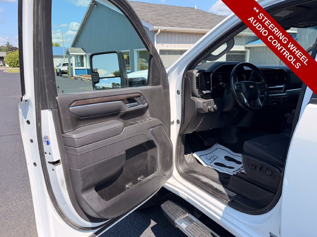 Used 2025 Chevrolet Silverado 2500 LT AWD/4WD image 17