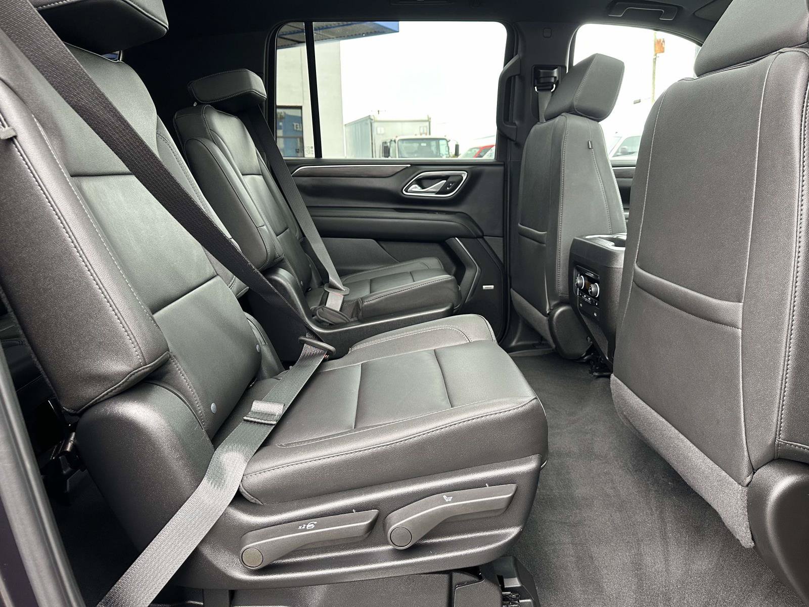 Used 2024 Chevrolet Suburban Z71 w/ Luxury Package AWD/4WD image 29