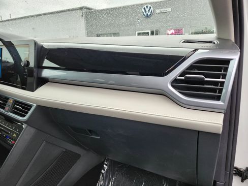 New 2026 Volkswagen Taos SEL AWD/4WD image 12