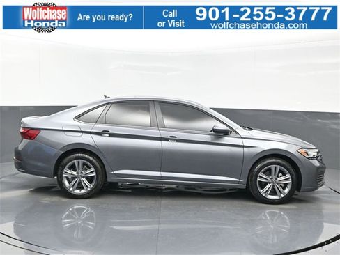 Used 2024 Volkswagen Jetta SE w/ Panoramic Sunroof Package image 7