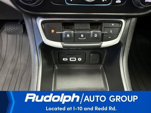 Used 2023 GMC Terrain SLE w/ Driver Convenience Package image 28