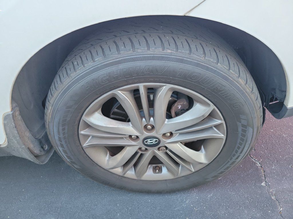 Used 2015 Hyundai Tucson GLS w/ Option Group 02 FWD image 8