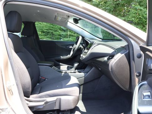 Used 2023 Chevrolet Malibu LT FWD image 38