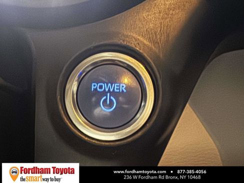 Used 2024 Toyota Sienna LE FWD image 25