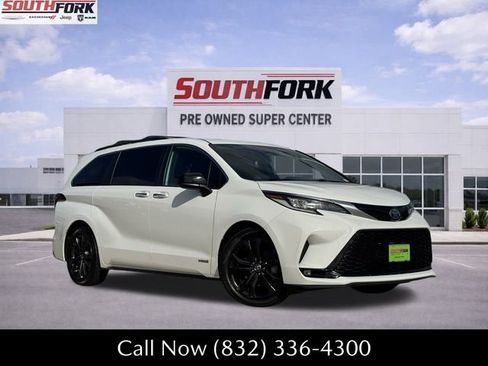 Used 2021 Toyota Sienna XSE image 1