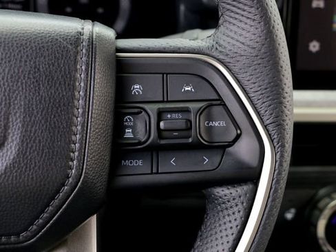 Used 2025 Toyota Tacoma Trailhunter image 13