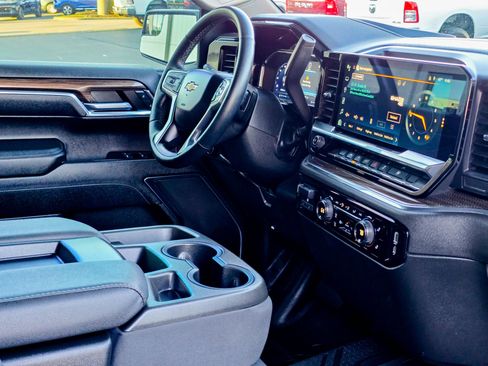 Used 2023 Chevrolet Silverado 1500 LT w/ Convenience Package II image 16