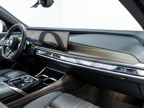Used 2023 BMW 760i xDrive AWD/4WD image 28