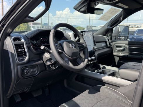 Used 2025 RAM 2500 Laramie AWD/4WD image 16