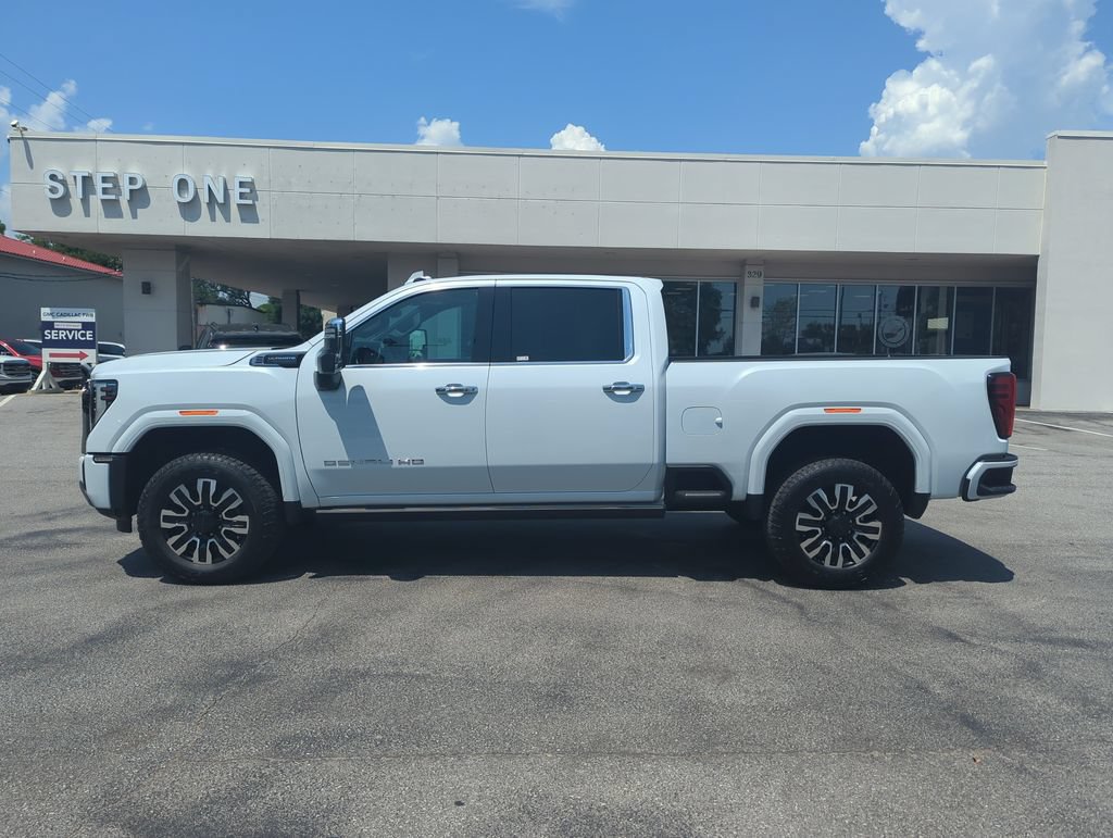 Used 2026 GMC Sierra 3500 Denali Ultimate AWD/4WD image 3