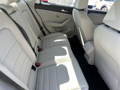 Used 2024 Volkswagen Jetta SE w/ Panoramic Sunroof Package FWD image 6