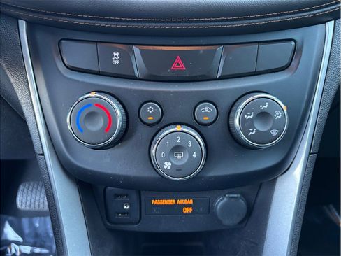 Used 2019 Chevrolet Trax LS image 24