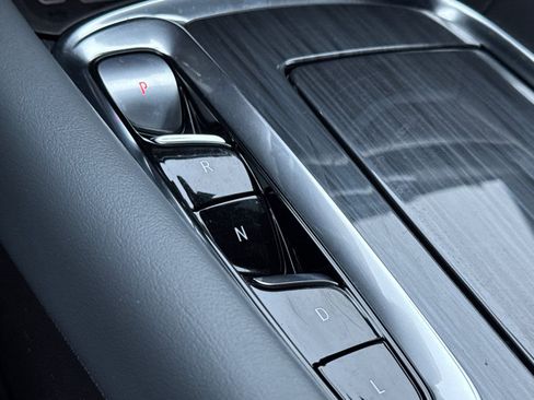 Certified 2023 Buick Enclave Essence image 24