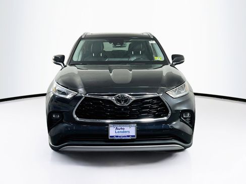 Used 2021 Toyota Highlander Platinum AWD/4WD image 2