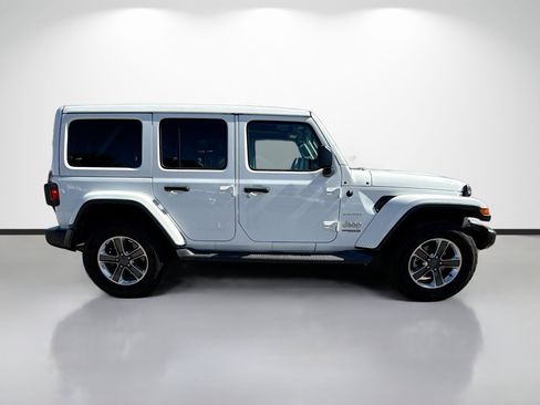 Used 2020 Jeep Wrangler Unlimited Sahara image 2