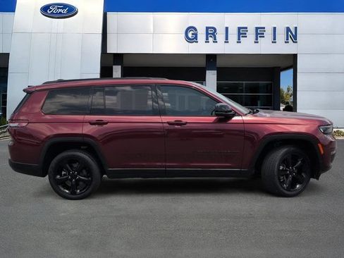 Used 2023 Jeep Grand Cherokee L Limited w/ Black Appearance Package RWD image 3