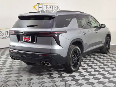 Used 2025 Chevrolet Traverse LT w/ Midnight/Sport Edition FWD image 7
