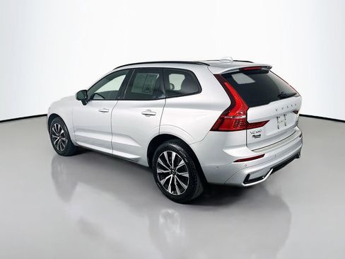 Used 2023 Volvo XC60 B5 Plus image 5