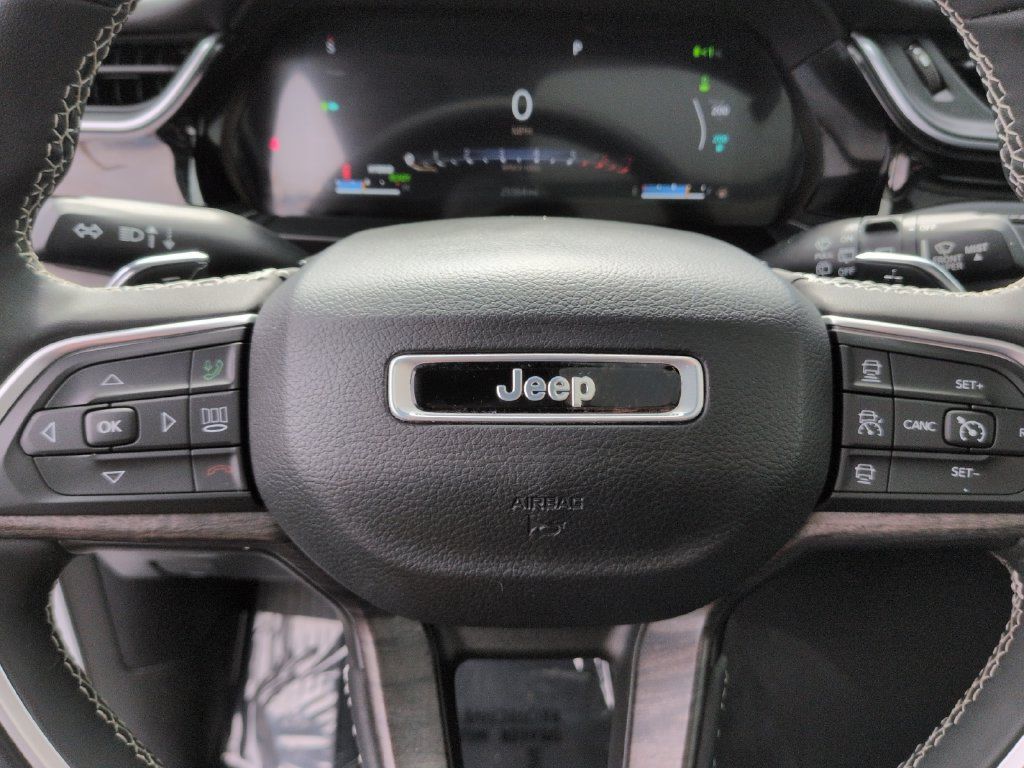 Used 2023 Jeep Grand Cherokee 4WD 4xe w/ Luxury Tech Group II image 20