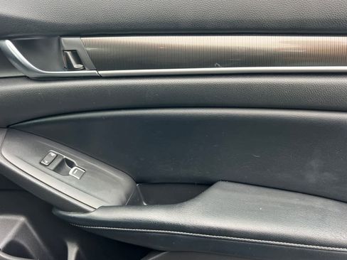 Used 2018 Honda Accord Sport image 17