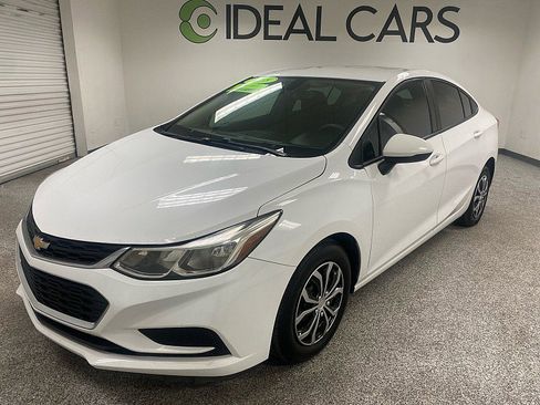 Used 2018 Chevrolet Cruze LS image 1