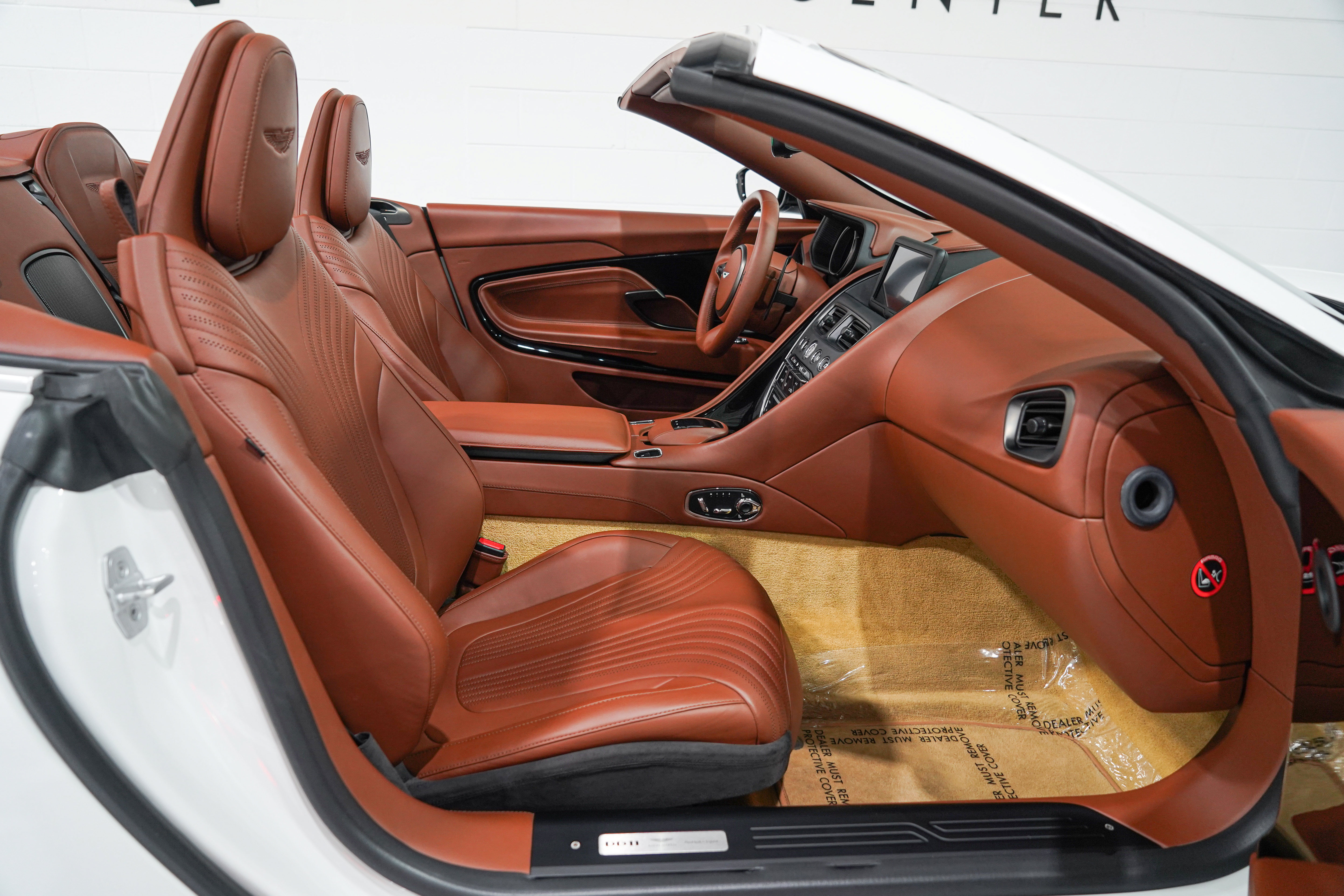 Used 2020 Aston Martin DB11 Volante RWD image 15