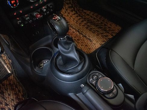 Used 2018 MINI Cooper 2-Door Hardtop image 18