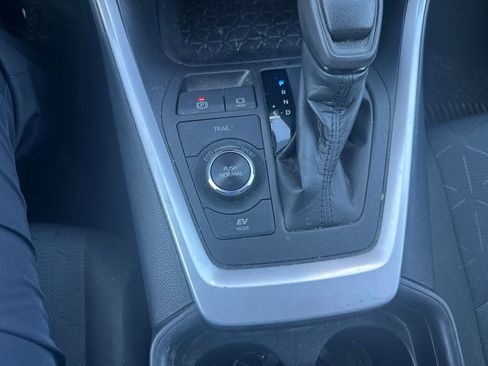 Used 2021 Toyota RAV4 XLE w/ Convenience Package AWD/4WD image 10