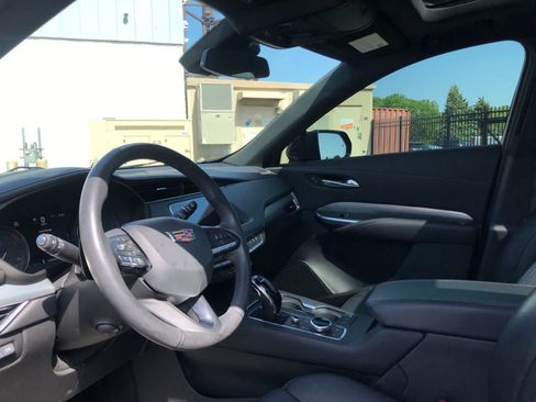 Used 2023 Cadillac XT4 Premium Luxury w/ Technology Package AWD/4WD image 7