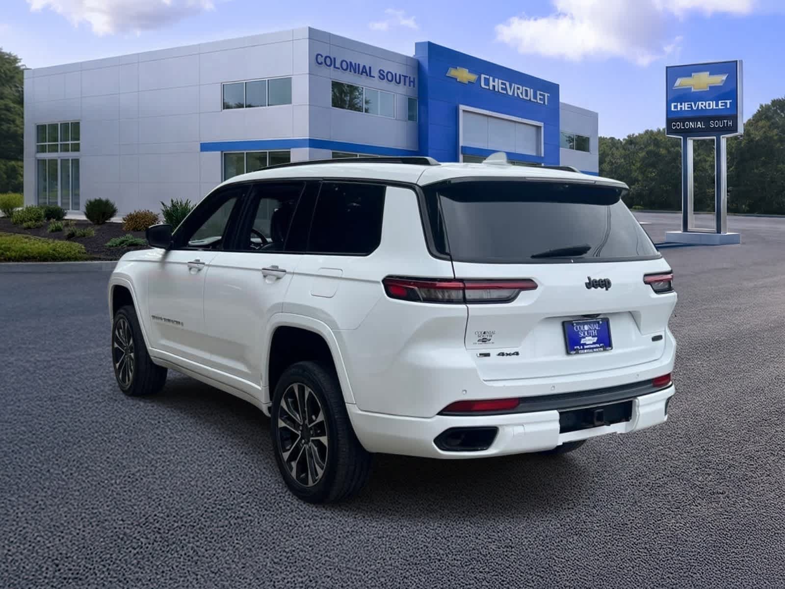 Used 2022 Jeep Grand Cherokee L Overland w/ Luxury Tech Group IV AWD/4WD image 4
