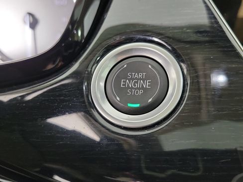 Used 2025 Cadillac XT6 Premium Luxury FWD image 32