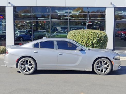 Used 2015 Dodge Charger SXT image 8