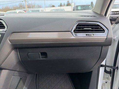 Used 2024 Volkswagen Tiguan SE image 42