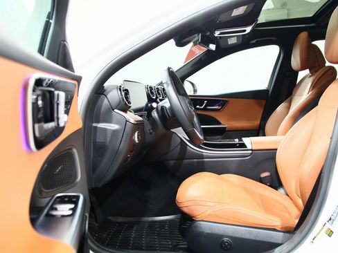 Used 2025 Mercedes-Benz C 300 4MATIC Sedan image 18