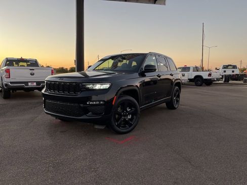 New 2025 Jeep Grand Cherokee Limited w/ Black Appearance Package image 3