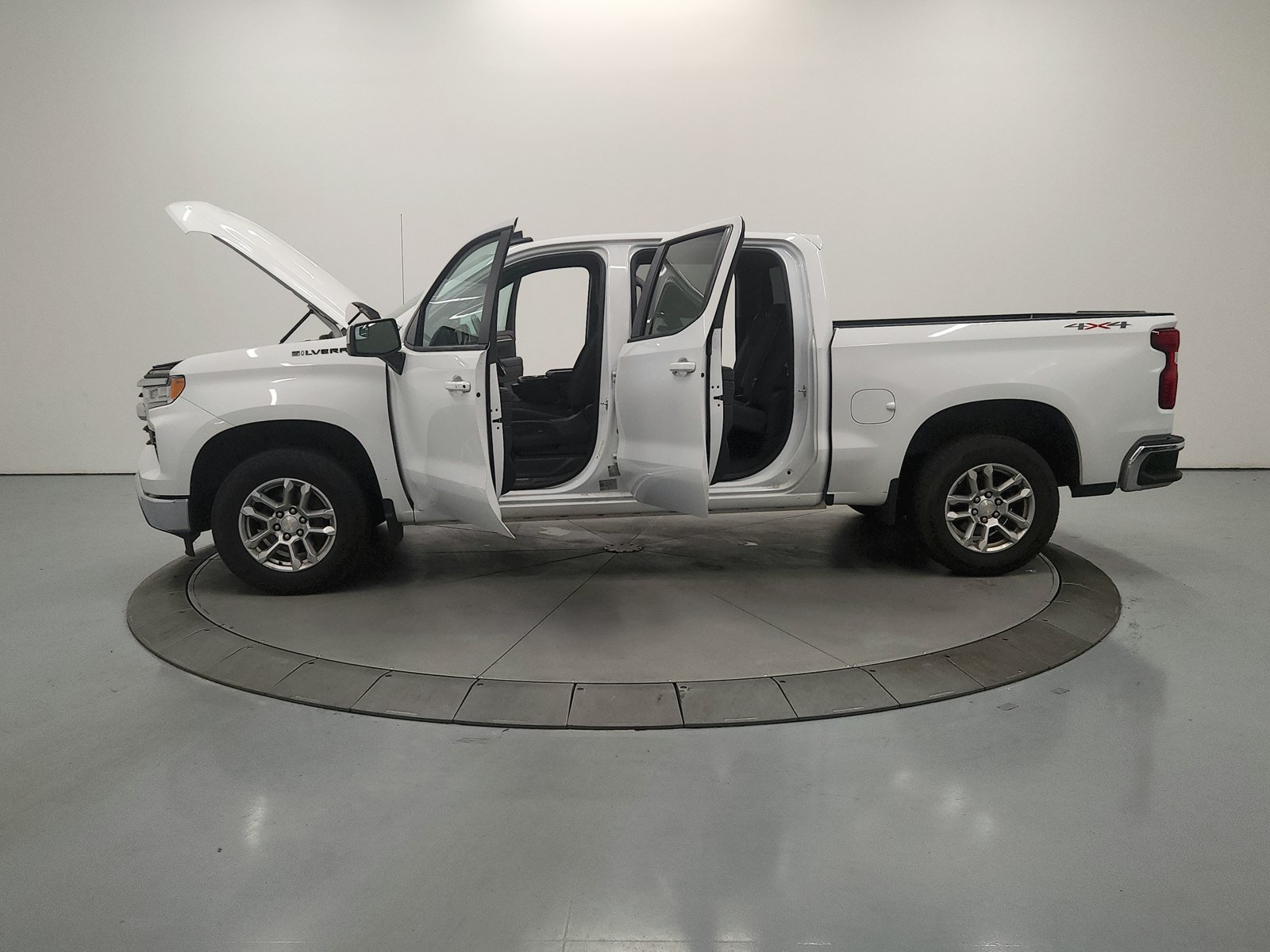 Used 2024 Chevrolet Silverado 1500 LT AWD/4WD image 13