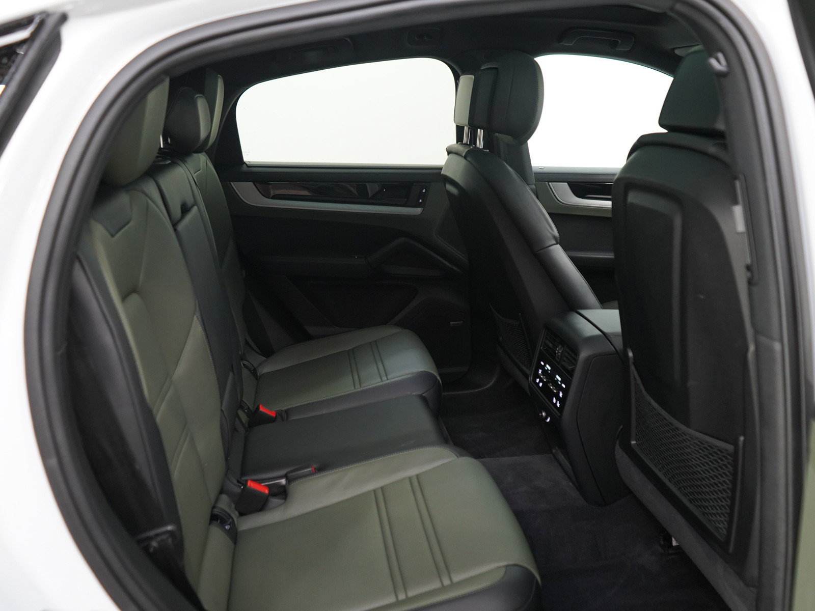Used 2024 Porsche Cayenne Coupe AWD/4WD image 13