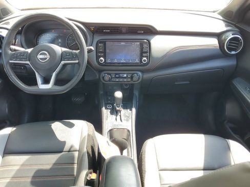 Used 2023 Nissan Kicks SR w/ SR Premium Package FWD image 12