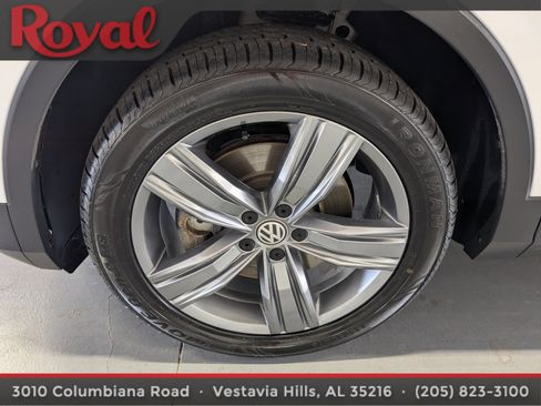 Used 2020 Volkswagen Tiguan SEL image 28